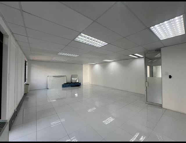 188M² OFFICE TO LET IN HYDE PARK